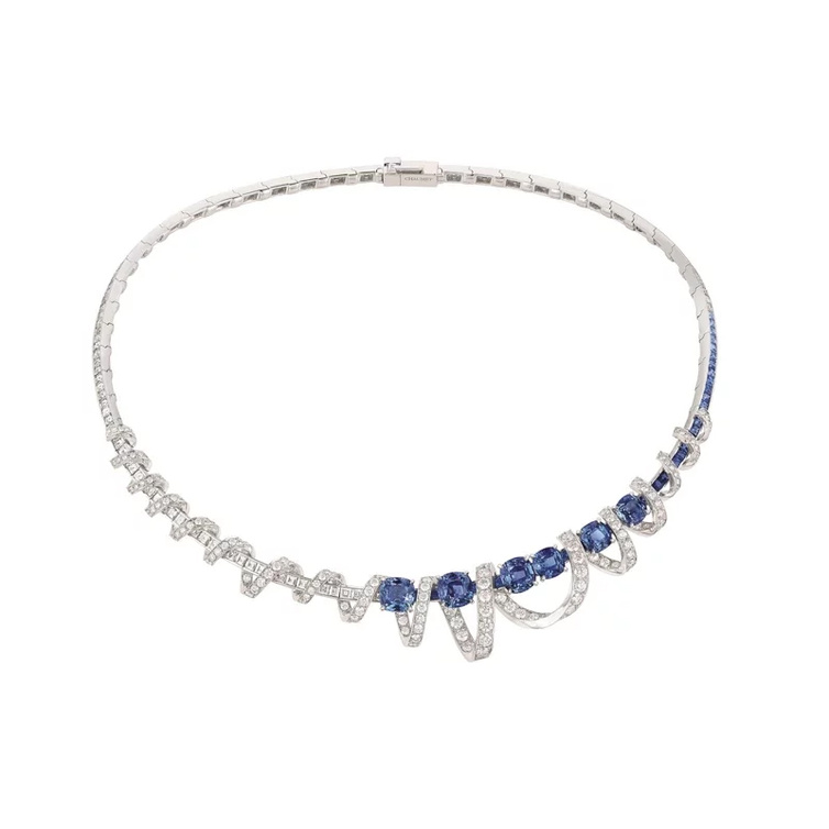 عقد من شوميه  Chaumet.jpg