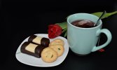 Tea-Tulips-Cookies-Black-background-Mug-Plate-584913-600x360.jpg