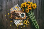 Bouquets_Sunflowers_Coffee_Pie_Cutting_board_590332_600x400.jpg