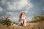 Dmitry_Usanin_Little_girls_Sitting_Hat_Sand_Dress_574424_600x399.jpg